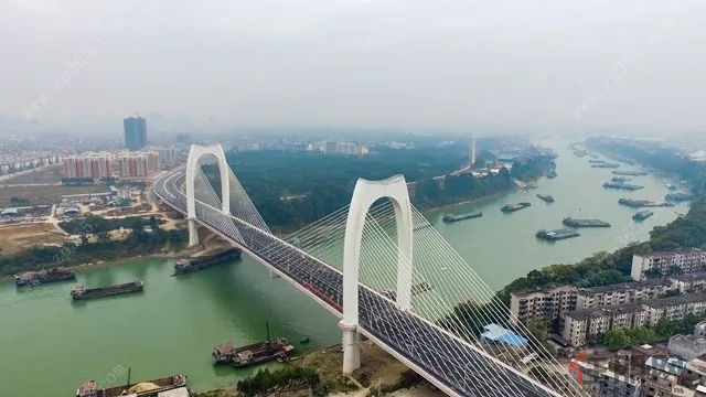 2018年7月开通的青云大桥，距离厂房5分钟，从厨房到港北市中心10分钟